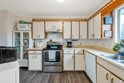 Walk-In Closet Photo of 26626 30a Avenue, Langley, BC