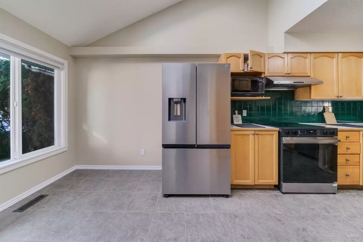 Dining Area Photo of 73 9045 Walnut Grove Drive, Langley, BC