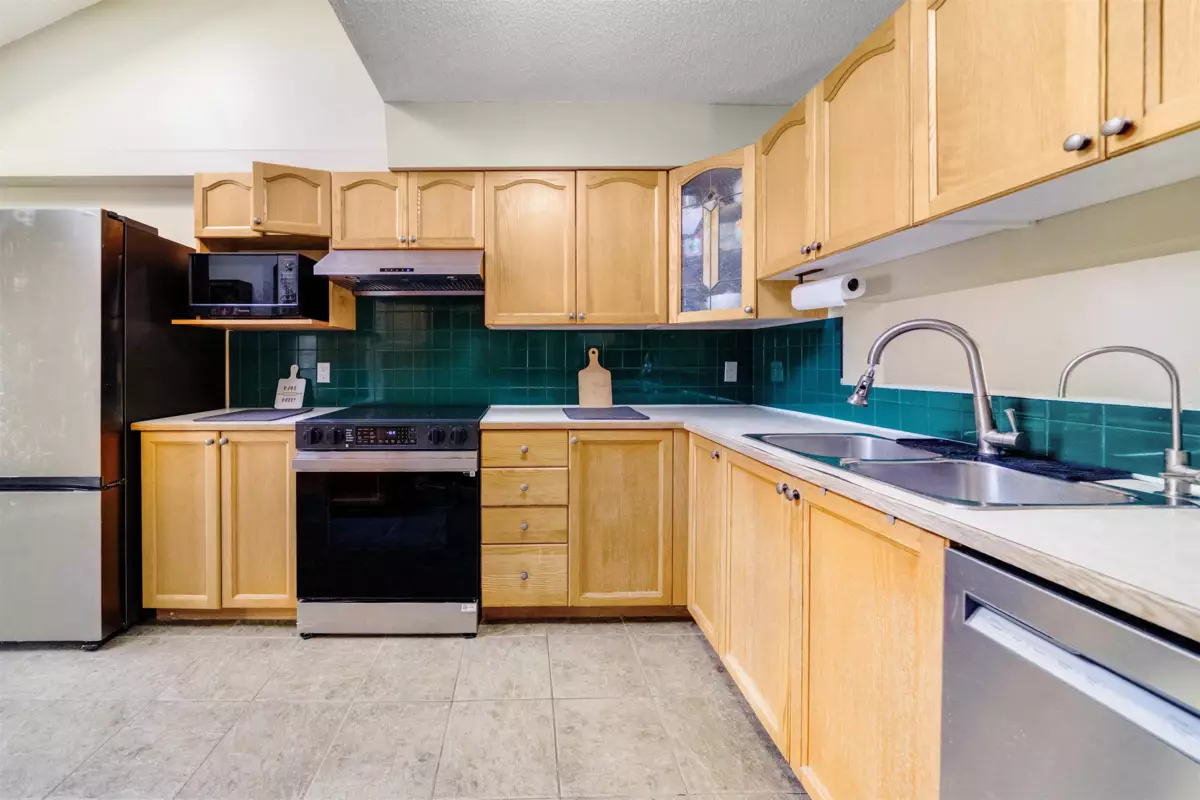 Family Room Photo of 73 9045 Walnut Grove Drive, Langley, BC