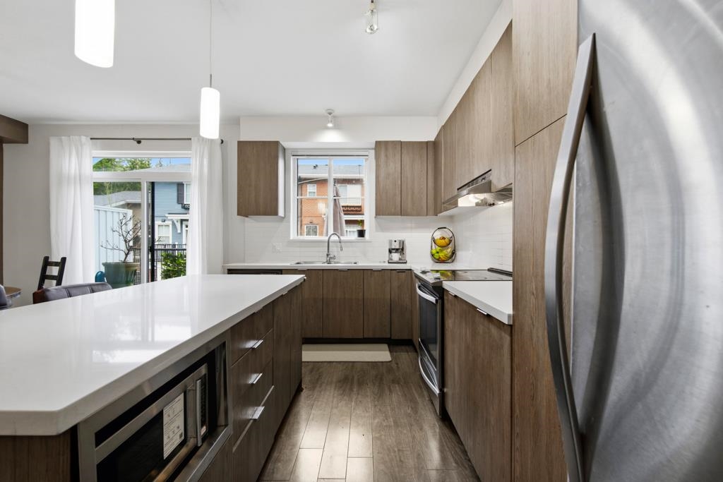 Breakfast Nook Photo of 10 10735 84 Avenue, Delta, BC