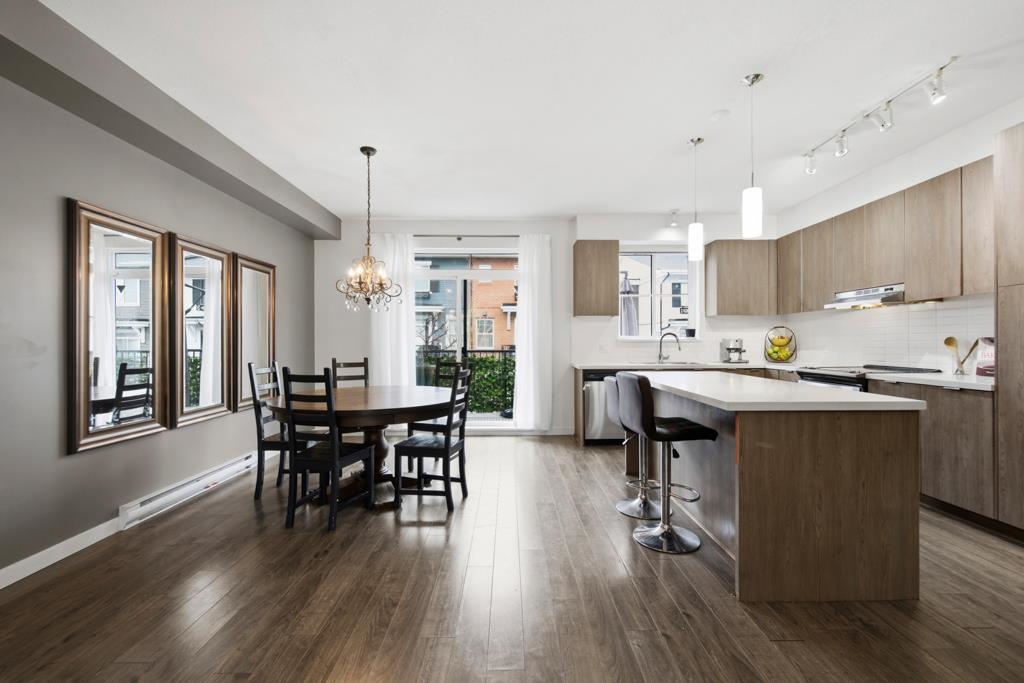 Dining Area Photo of 10 10735 84 Avenue, Delta, BC