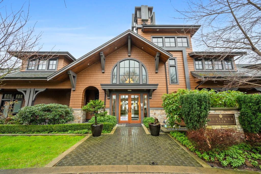 Hallway Photo of 10 10735 84 Avenue, Delta, BC