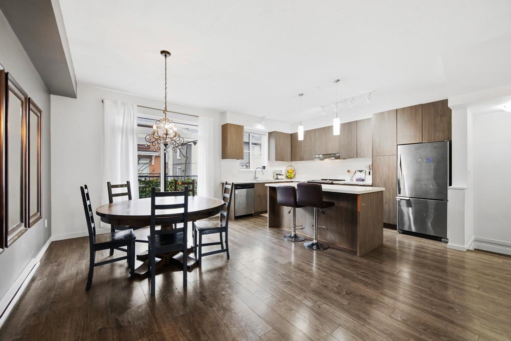 Kitchen Photo of 10 10735 84 Avenue, Delta, BC