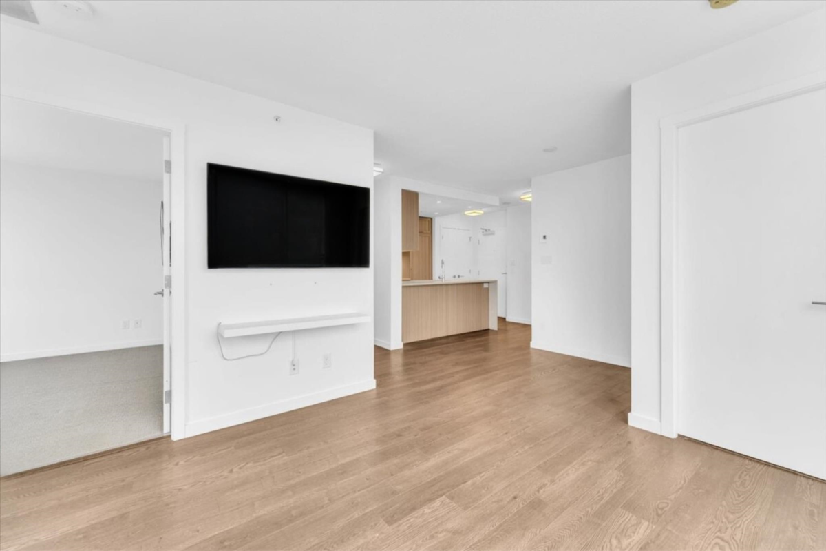 Kitchen Island Photo of 2502 5665 Boundary Road, Vancouver, BC