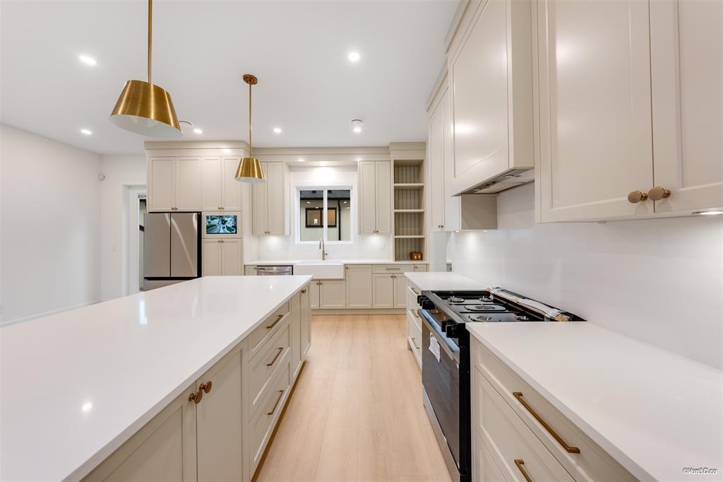 Kitchen Photo of 102 9727 129a Street, Surrey, BC