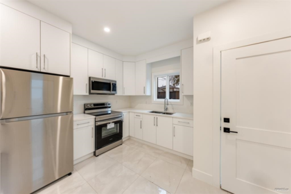 Hallway Photo of 102 9727 129a Street, Surrey, BC