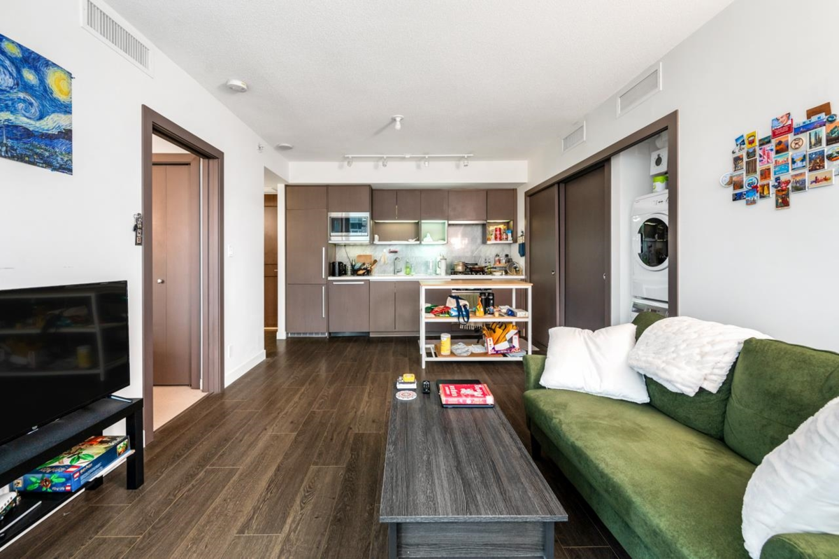 Dining Area Photo of 1517 68 Smithe Street, Vancouver, BC
