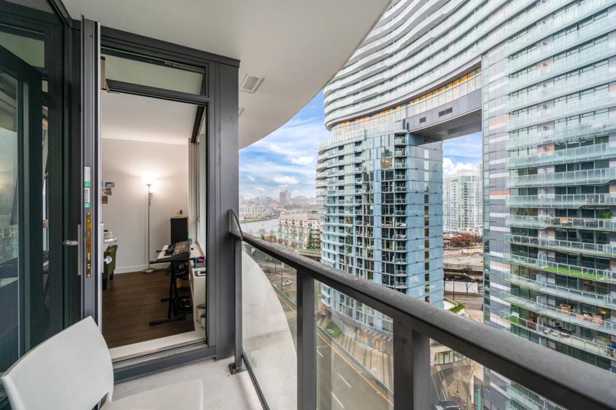 Exterior Rear Photo of 1517 68 Smithe Street, Vancouver, BC