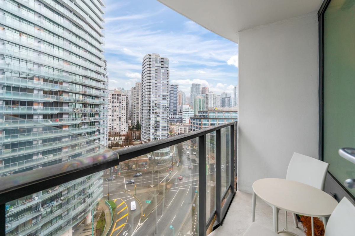 Living Room Photo of 1517 68 Smithe Street, Vancouver, BC