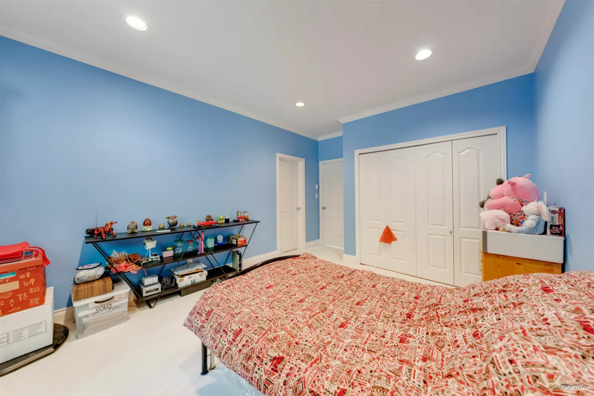 Basement Recreation Room Photo of 4989 Chalet Place, North Vancouver, BC