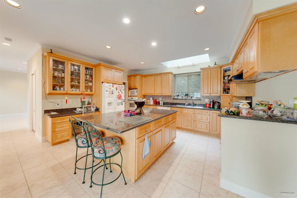 Kitchen Island Photo of 4989 Chalet Place, North Vancouver, BC