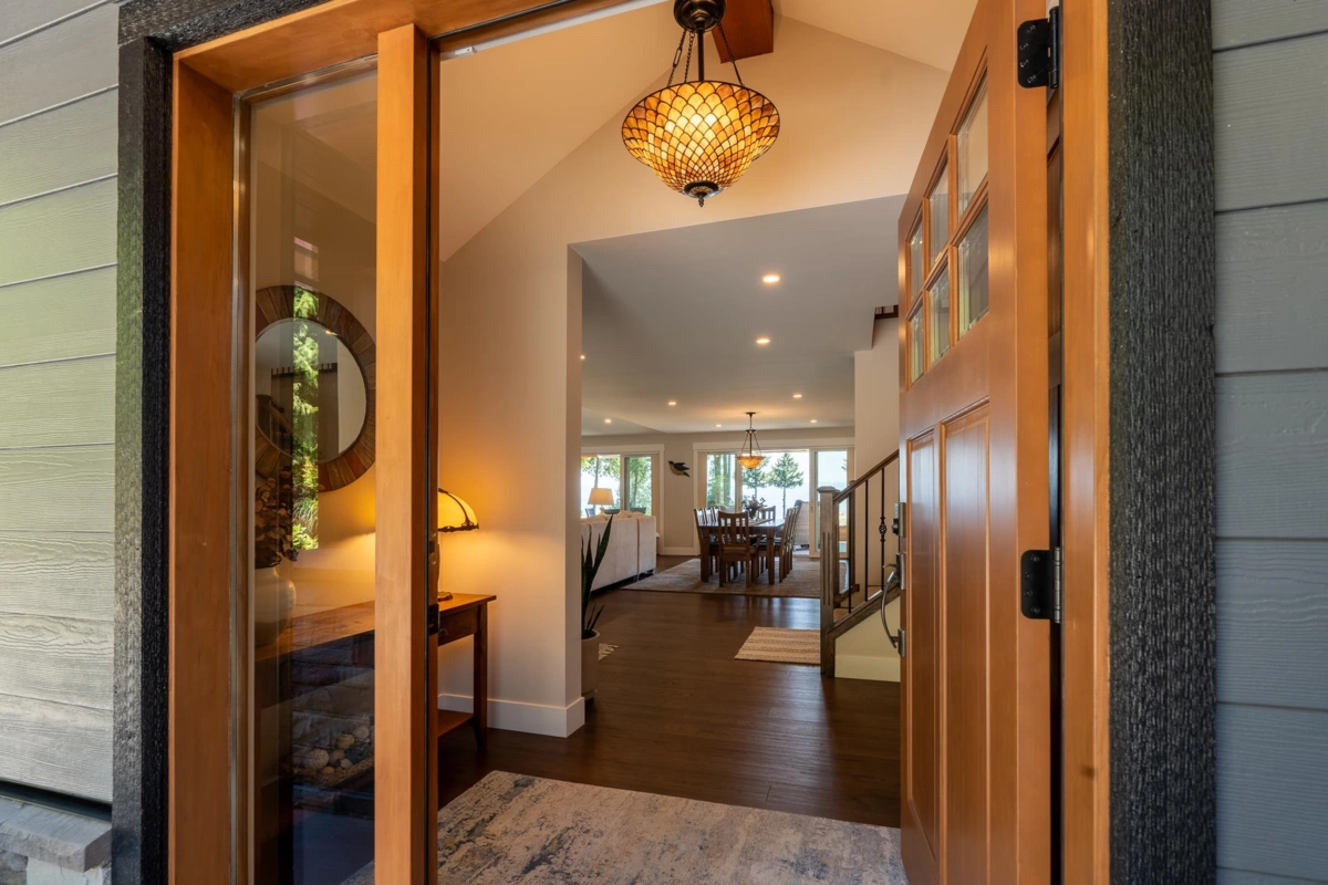 Living Room Photo of 7893 Redrooffs Road, Halfmoon Bay, BC
