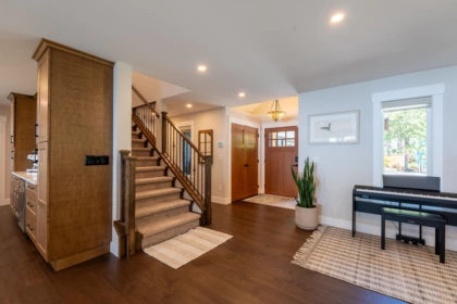 Entry Foyer Photo of 7893 Redrooffs Road, Halfmoon Bay, BC
