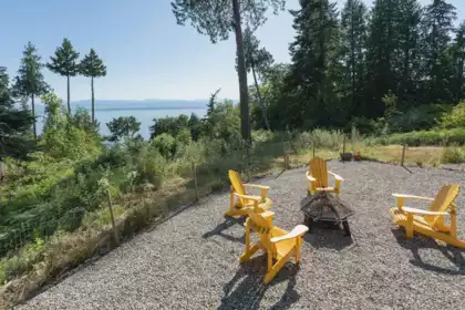 Garden / Landscaping Photo of 7893 Redrooffs Road, Halfmoon Bay, BC
