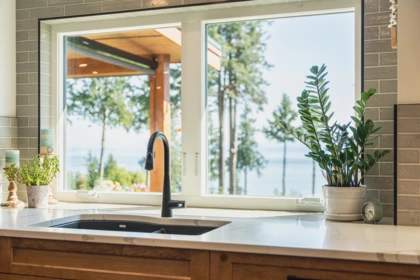 Kitchen Island Photo of 7893 Redrooffs Road, Halfmoon Bay, BC