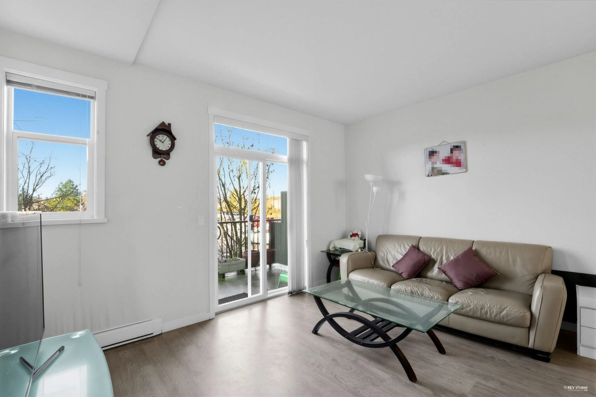 Kitchen Island Photo of 59 8355 164 Street, Surrey, BC