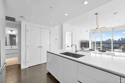 Primary Bathroom Photo of 2907 2085 Skyline Court, Burnaby, BC