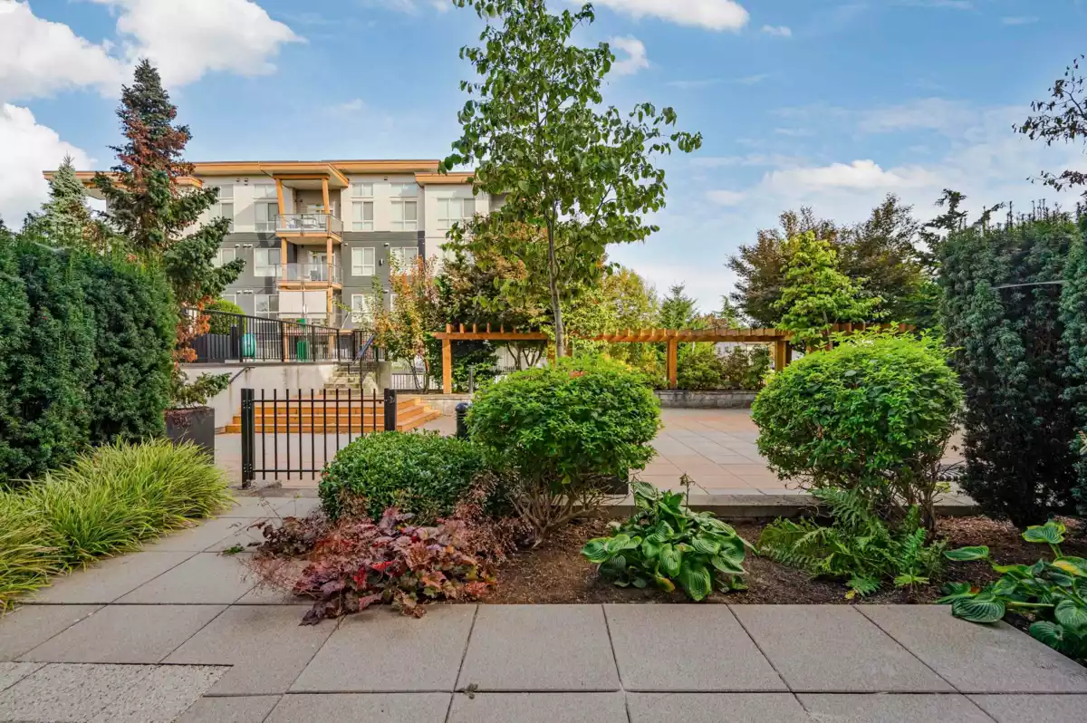 Front Yard Photo of 111 20175 53 Avenue, Langley, BC