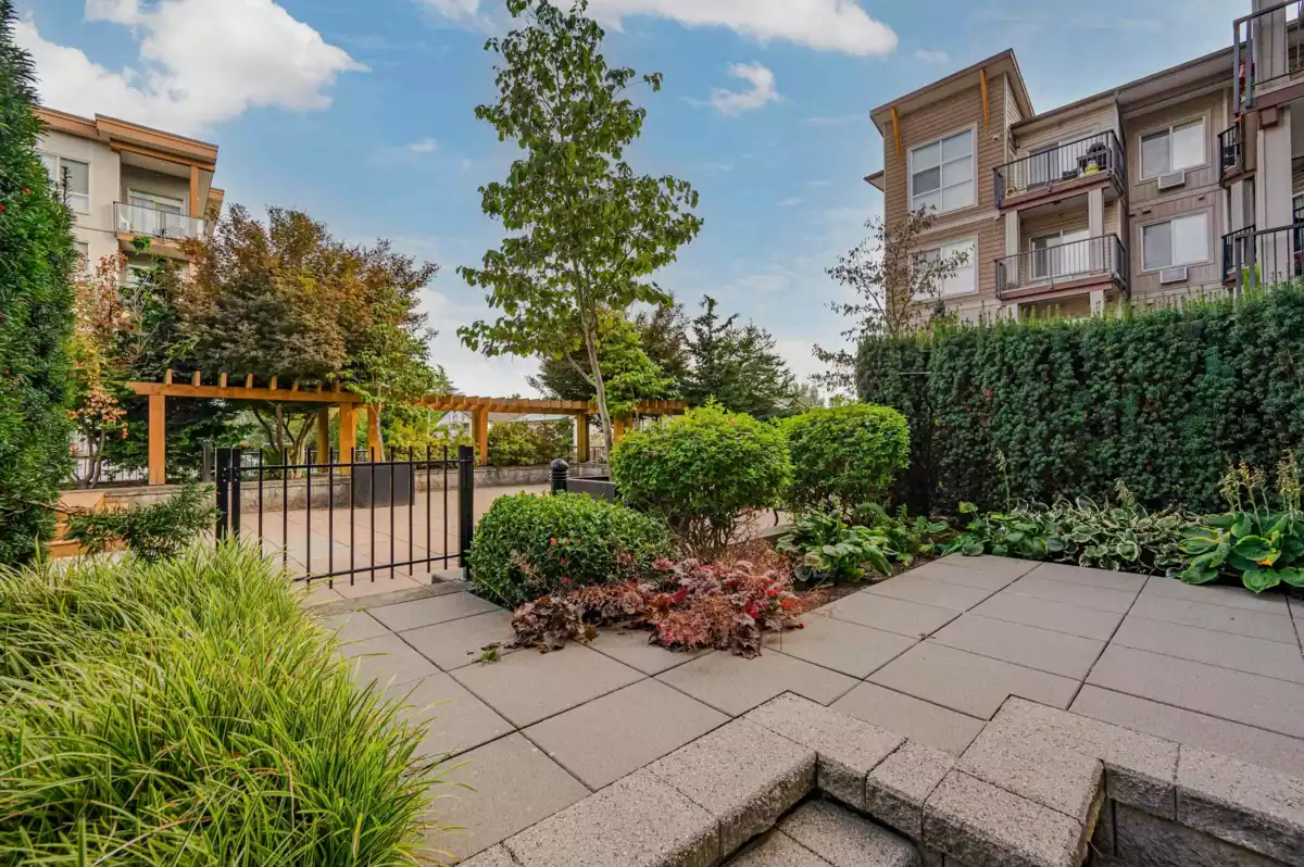 Outdoor Deck Photo of 111 20175 53 Avenue, Langley, BC