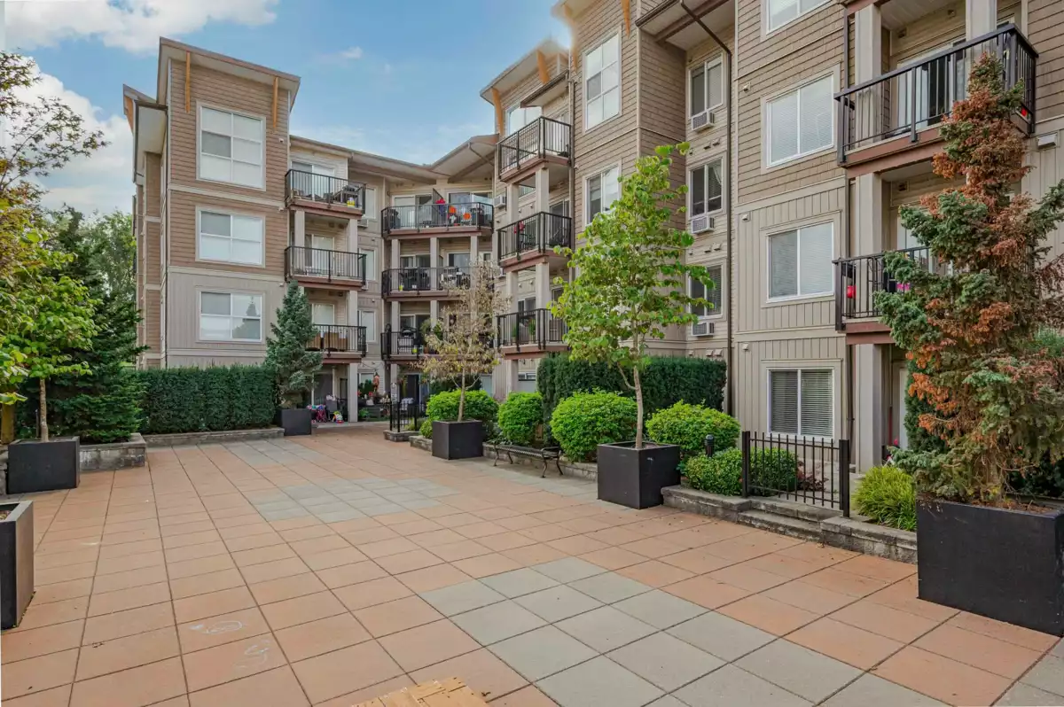 Swimming Pool Photo of 111 20175 53 Avenue, Langley, BC