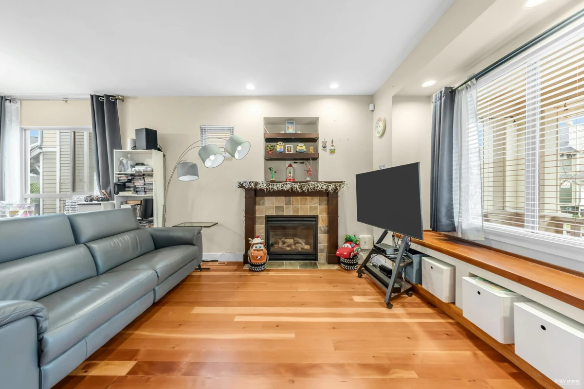 Basement Recreation Room Photo of 270 Holly Avenue, New Westminster, BC