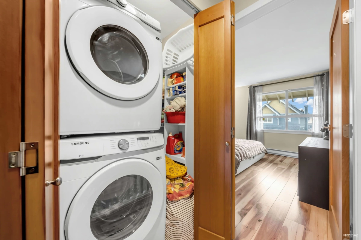 Breakfast Nook Photo of 270 Holly Avenue, New Westminster, BC