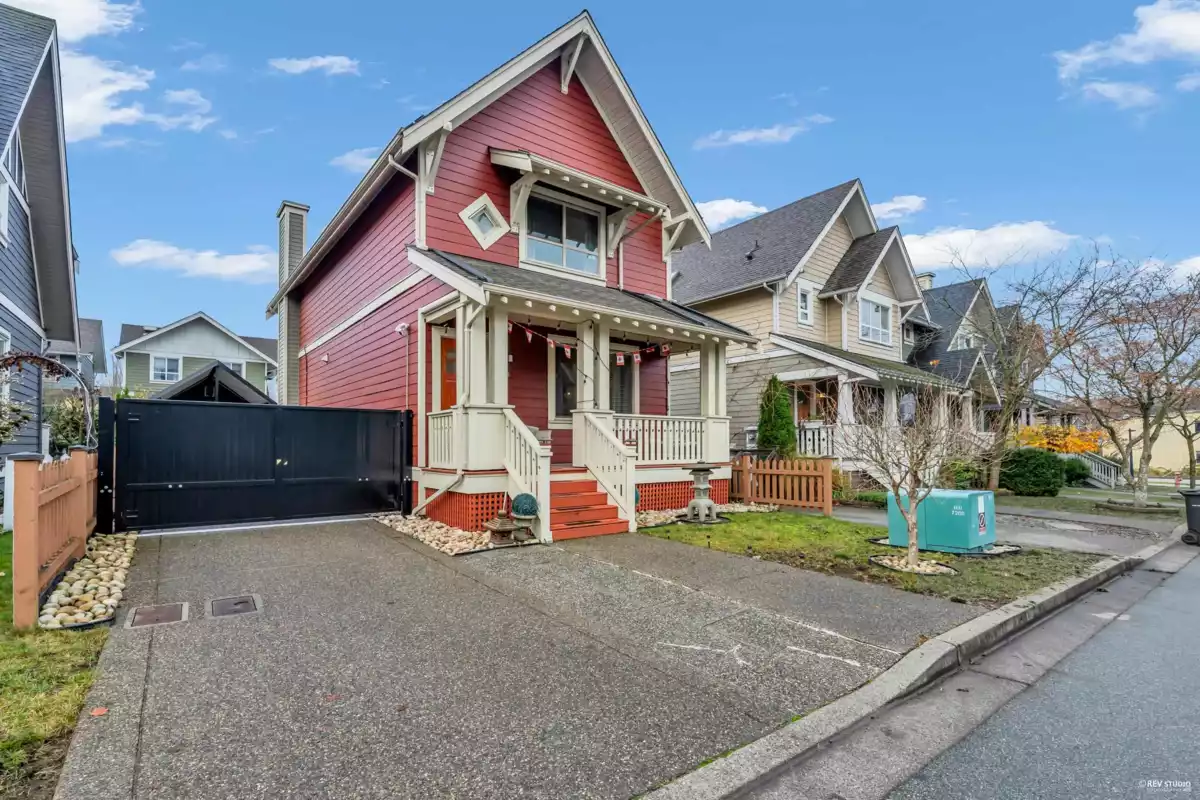 Exterior Rear Photo of 270 Holly Avenue, New Westminster, BC