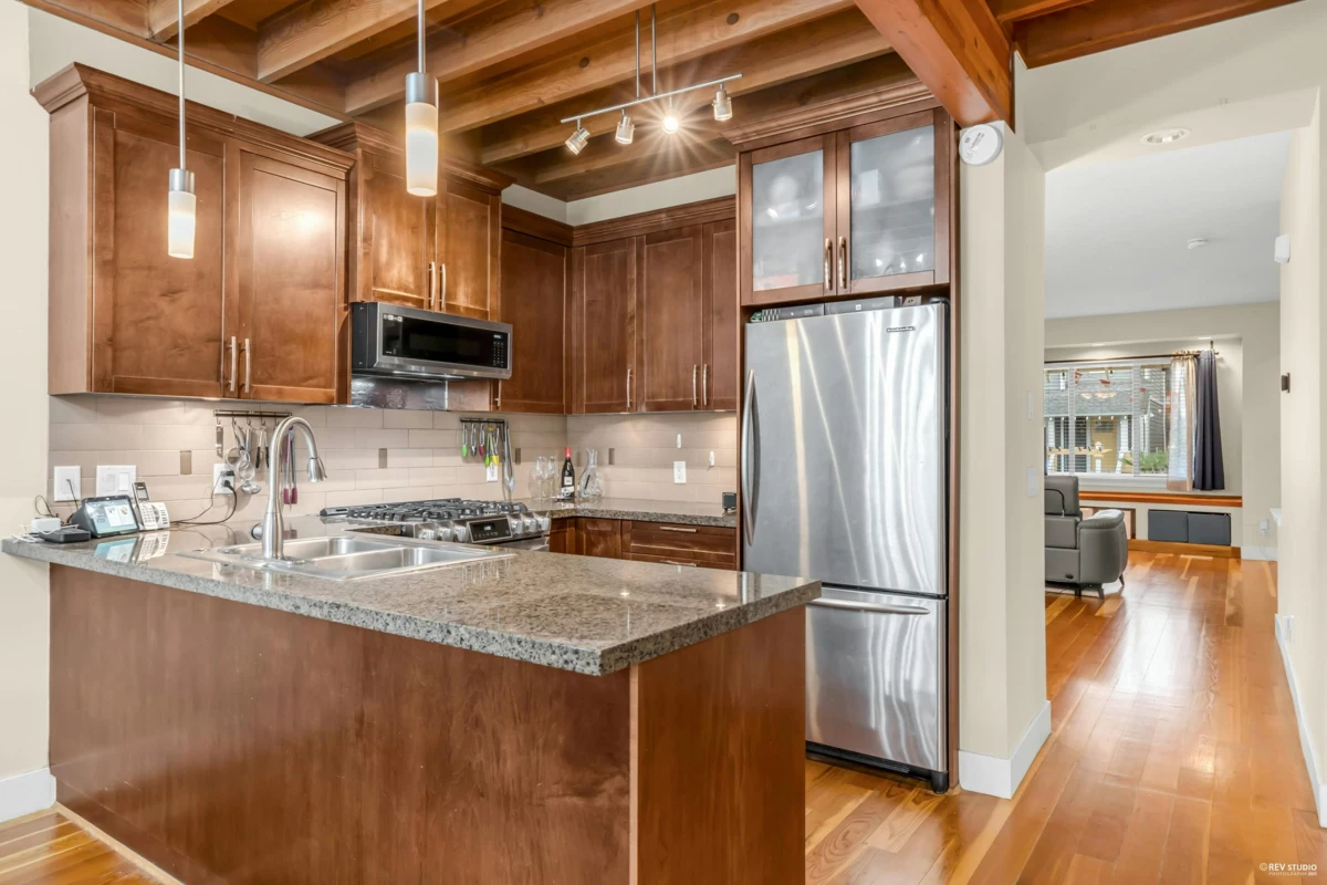 Front Yard Photo of 270 Holly Avenue, New Westminster, BC