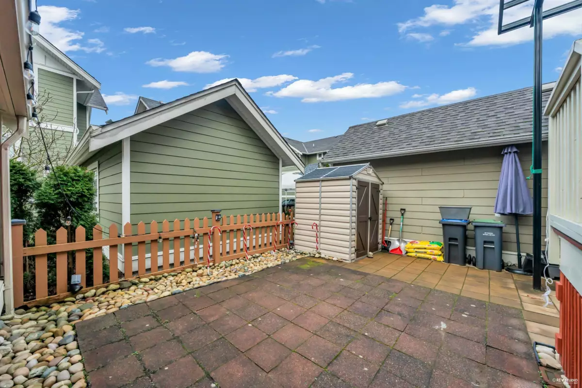 Kitchen Island Photo of 270 Holly Avenue, New Westminster, BC