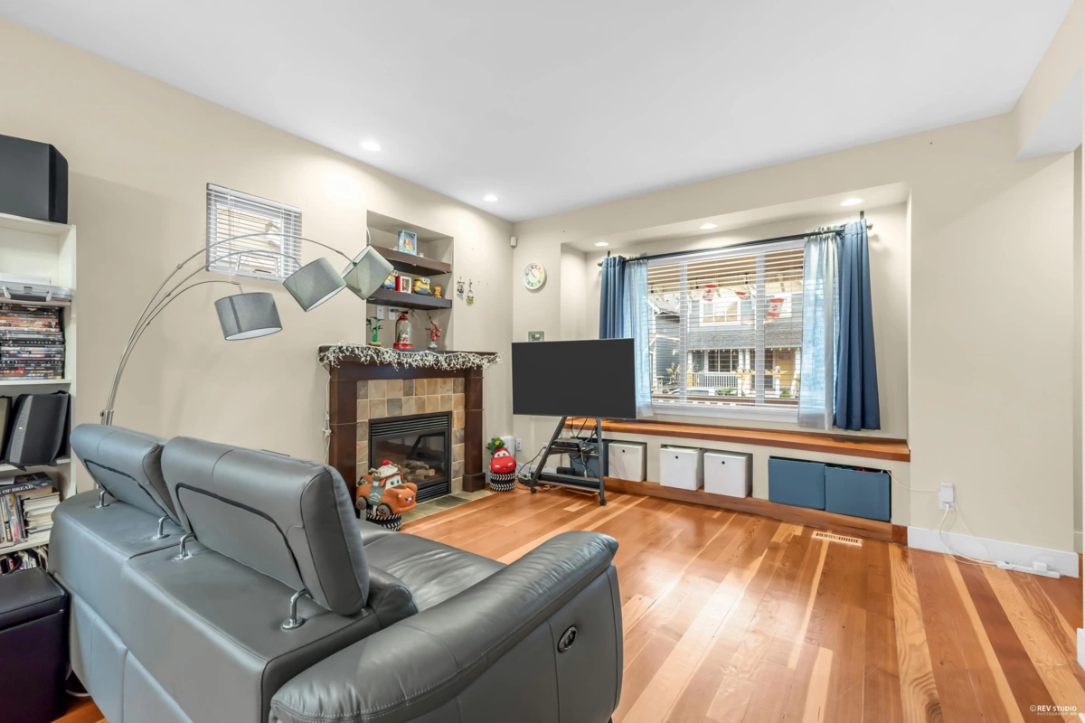 Laundry Room Photo of 270 Holly Avenue, New Westminster, BC