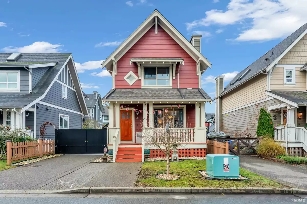 Living Room Photo of 270 Holly Avenue, New Westminster, BC