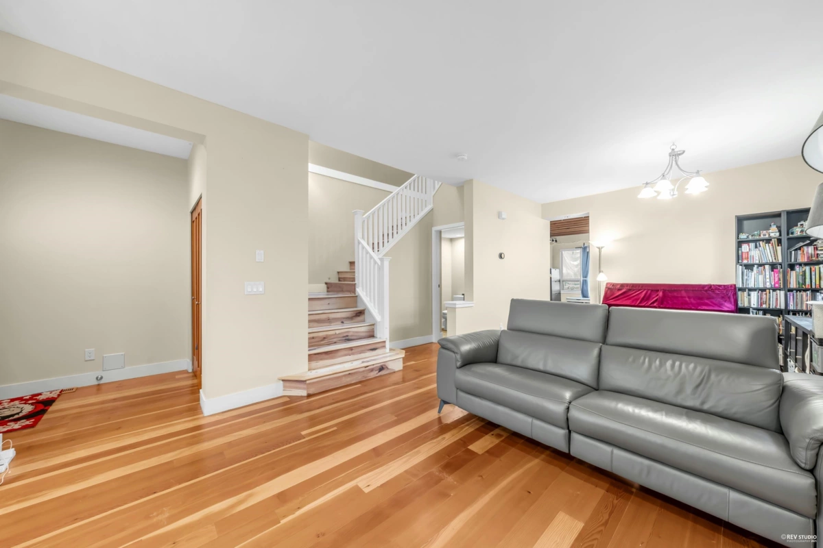 Loft / Bonus Room Photo of 270 Holly Avenue, New Westminster, BC