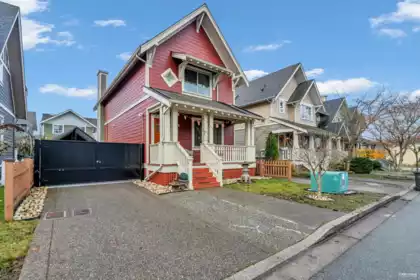 270 Holly Avenue, New Westminster, BC