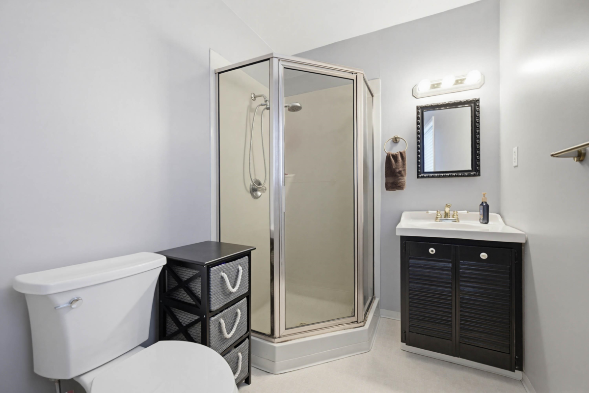 Powder Room Photo of 19475 116b Avenue, Pitt Meadows, BC