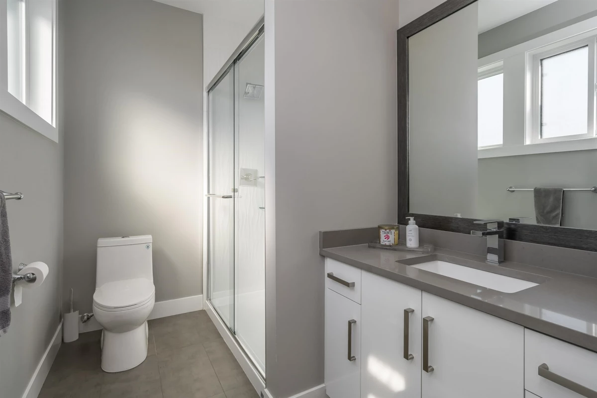 Entry Foyer Photo of 16739 16a Avenue, Surrey, BC