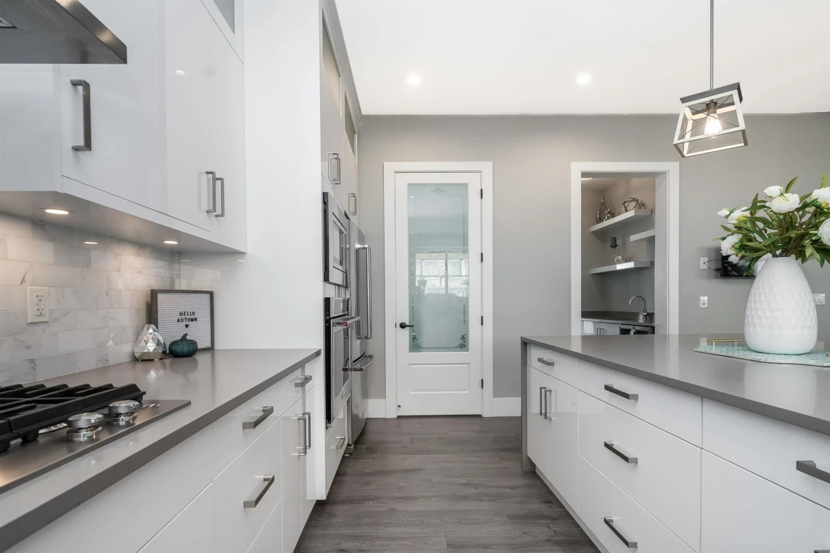 Guest Bathroom Photo of 16739 16a Avenue, Surrey, BC