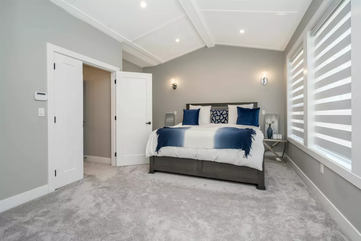 Hallway Photo of 16739 16a Avenue, Surrey, BC