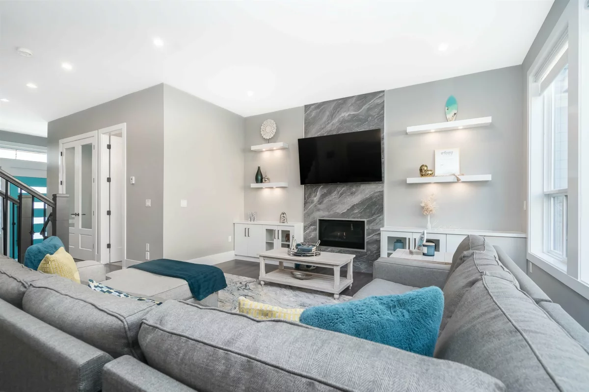 Kitchen Island Photo of 16739 16a Avenue, Surrey, BC