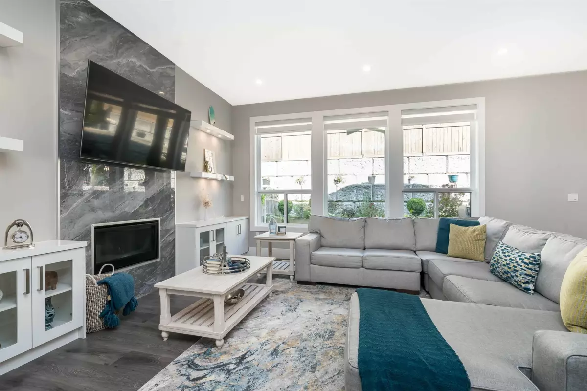 Kitchen Photo of 16739 16a Avenue, Surrey, BC