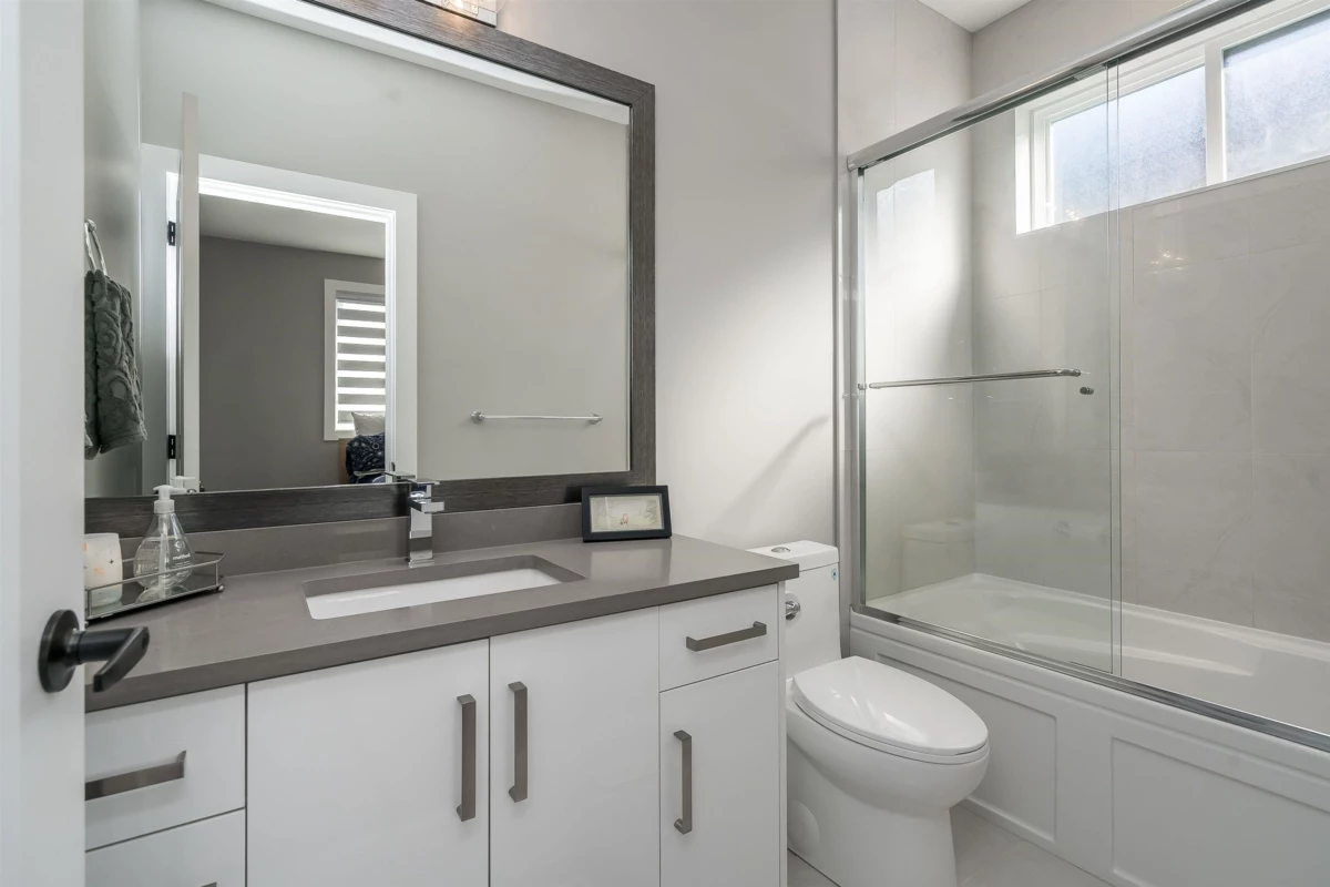 Laundry Room Photo of 16739 16a Avenue, Surrey, BC