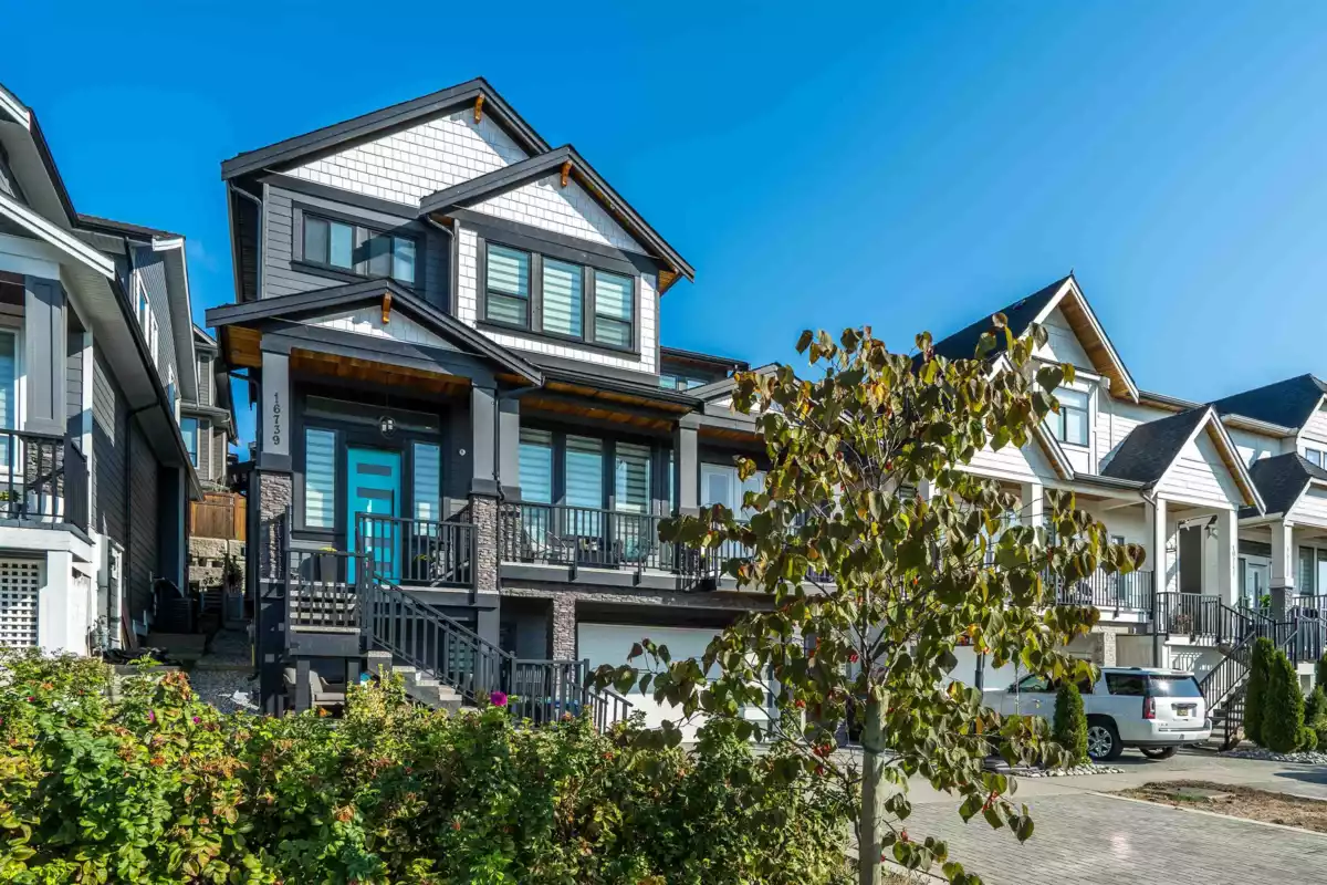 Living Room Photo of 16739 16a Avenue, Surrey, BC