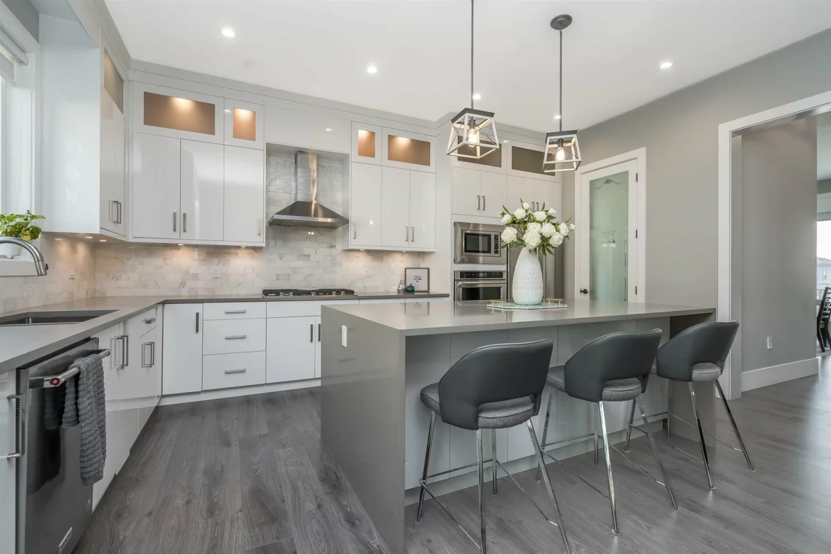 Primary Bathroom Photo of 16739 16a Avenue, Surrey, BC