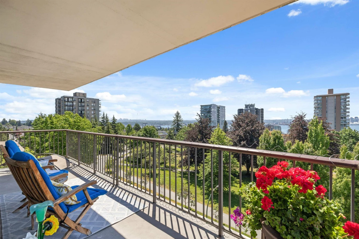 Swimming Pool Photo of 601 140 E Keith Road, North Vancouver, BC