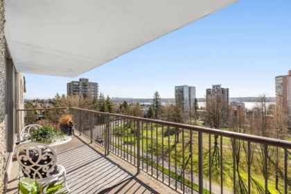 Entry Foyer Photo of 601 140 E Keith Road, North Vancouver, BC