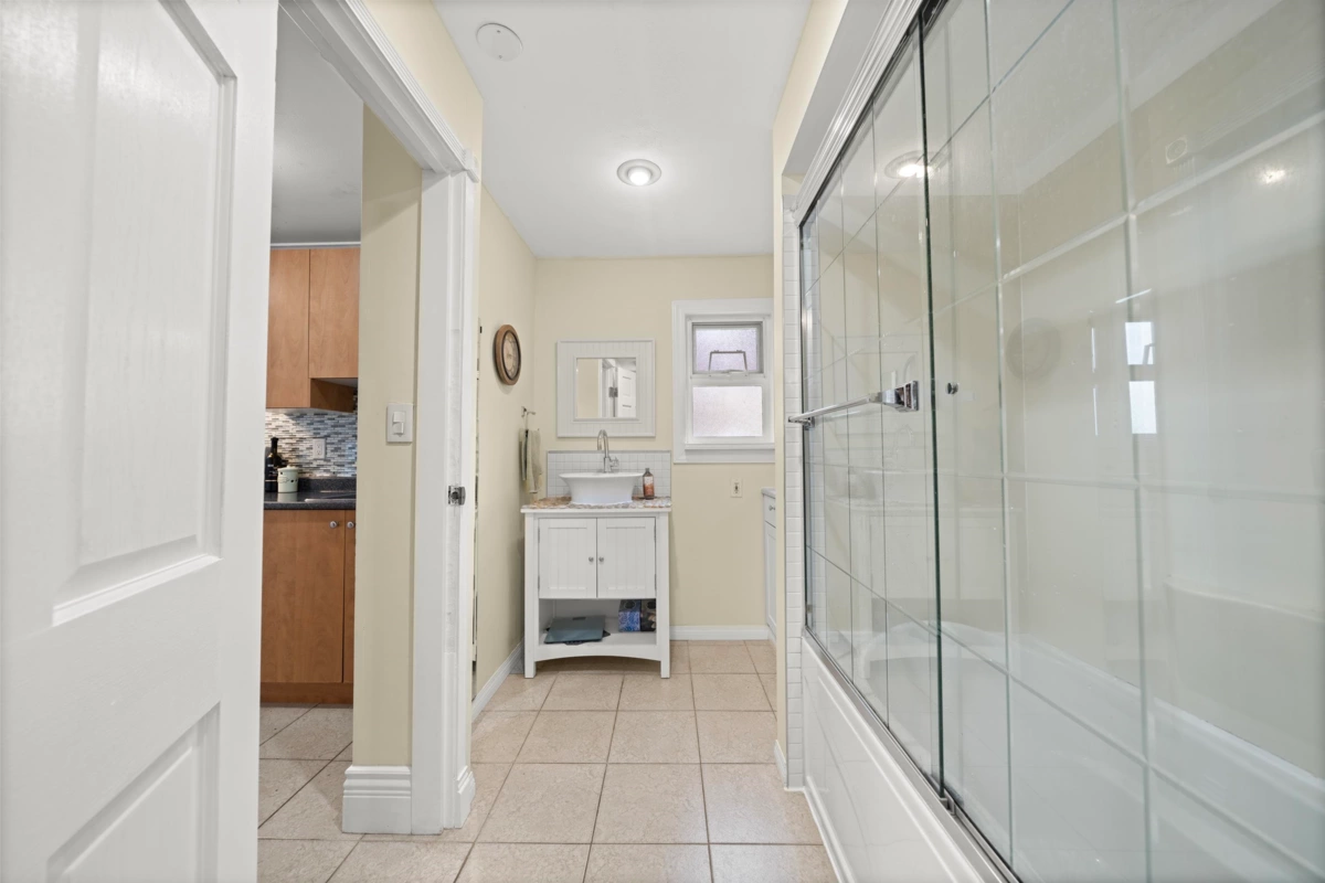 Front Yard Photo of 5405 Chamberlayne Avenue, Delta, BC