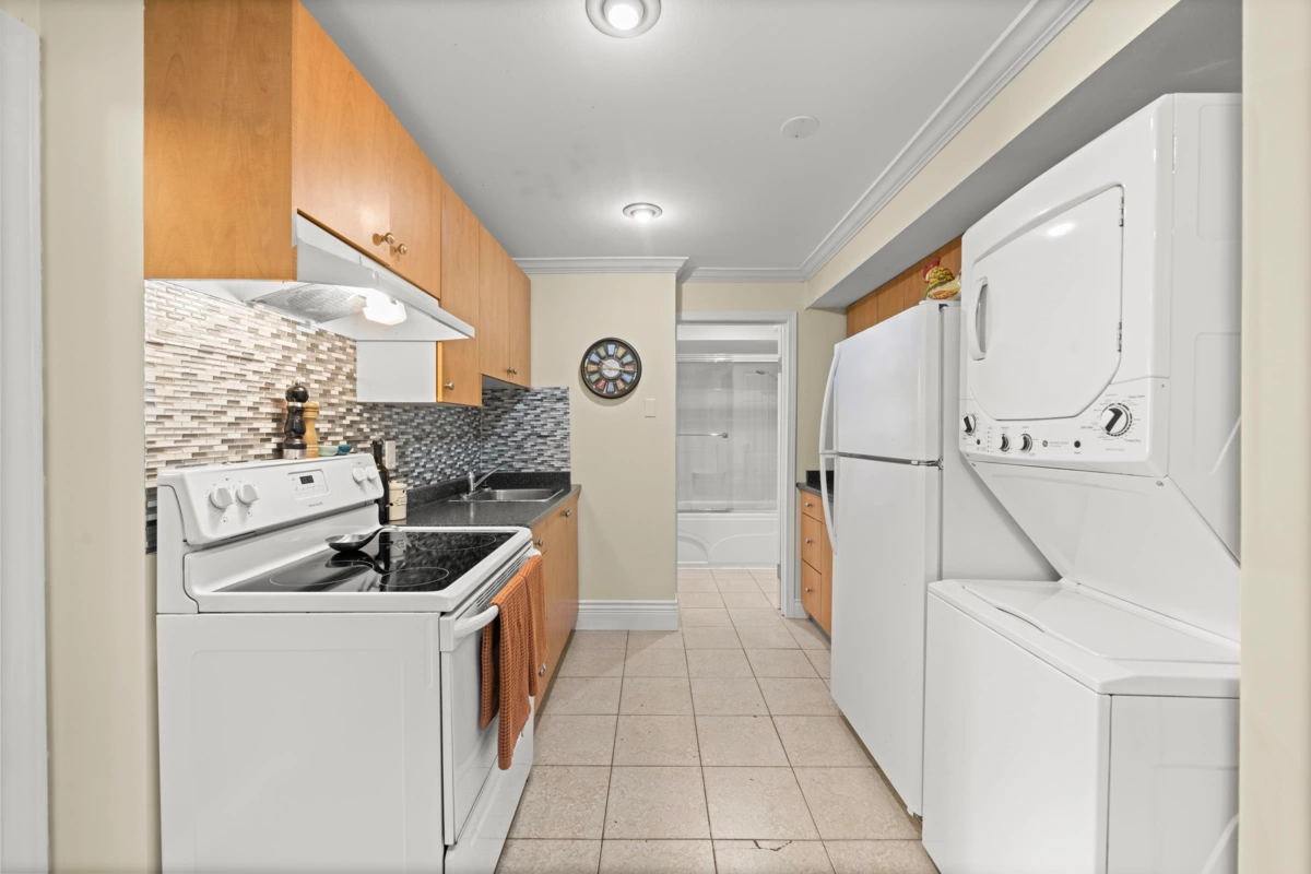 Hallway Photo of 5405 Chamberlayne Avenue, Delta, BC