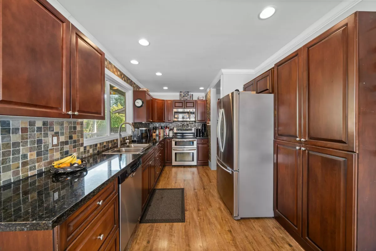 Living Room Photo of 5405 Chamberlayne Avenue, Delta, BC