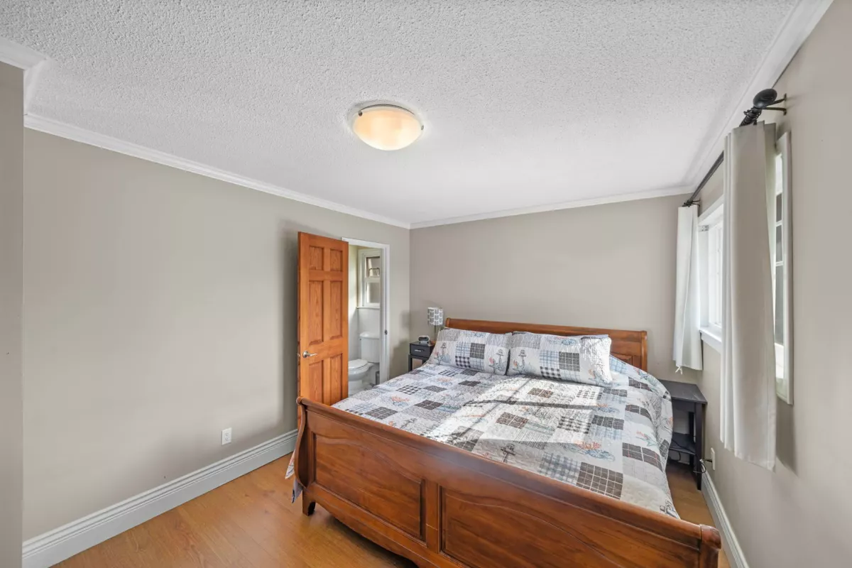 Powder Room Photo of 5405 Chamberlayne Avenue, Delta, BC