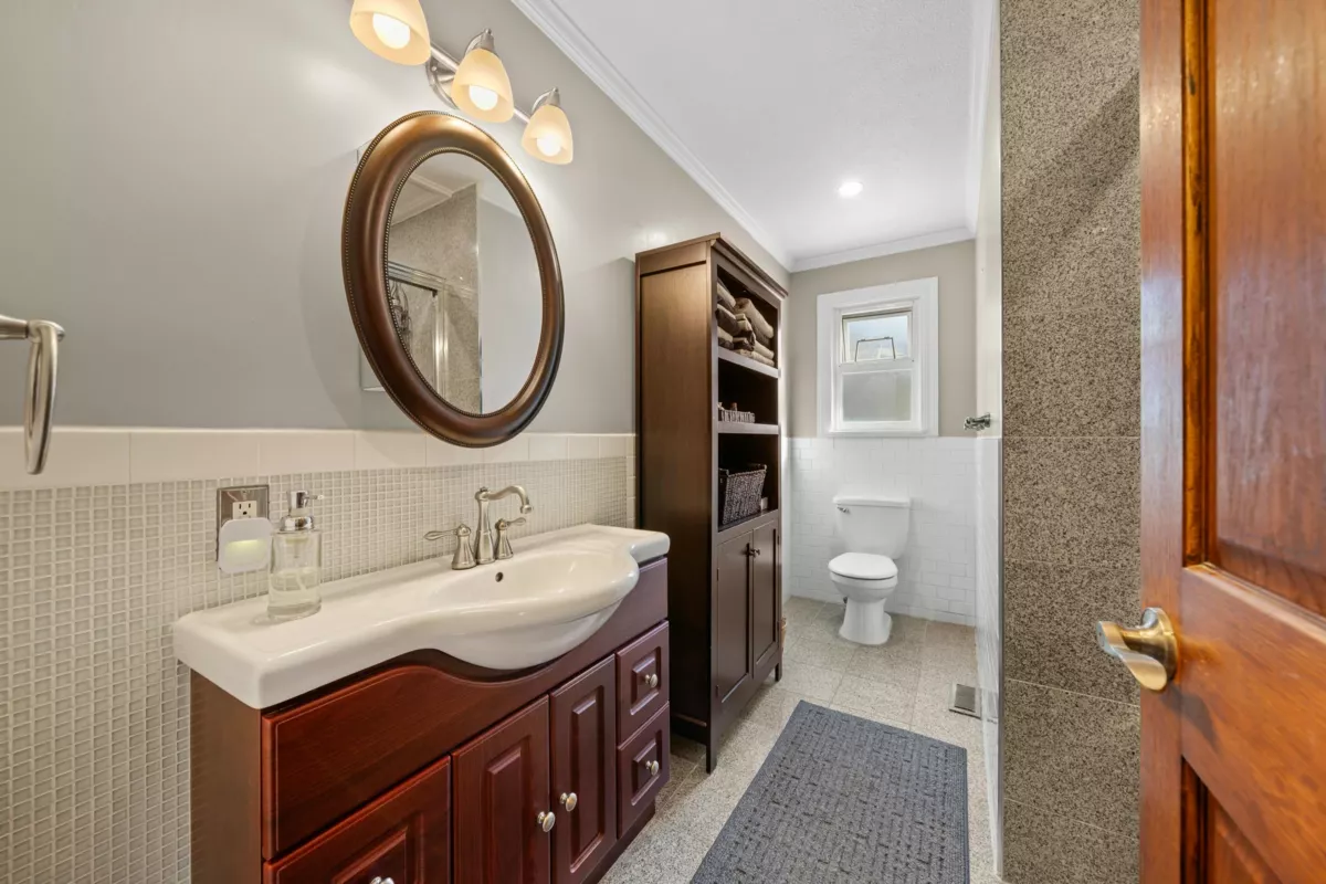 Walk-In Closet Photo of 5405 Chamberlayne Avenue, Delta, BC