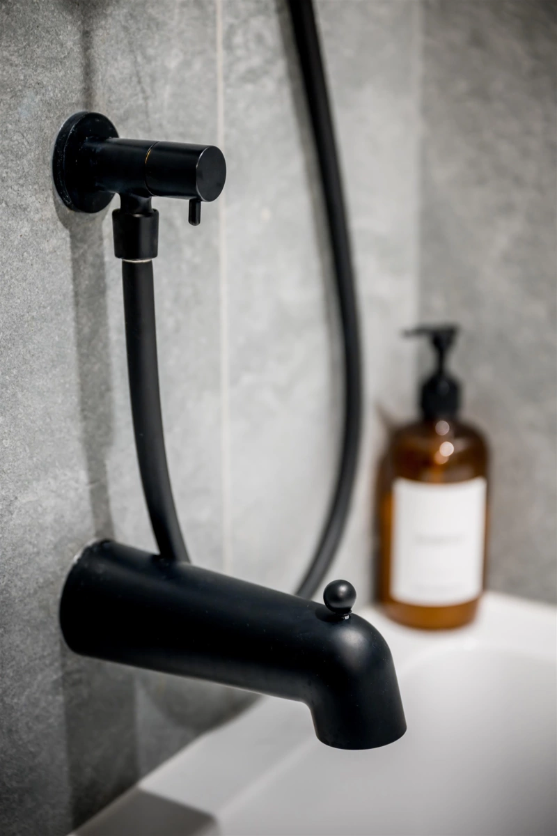 Primary Bathroom Photo of 135 W 41st Avenue, Vancouver, BC